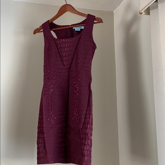 Body con shape sleeveless dress in plum - Picture 7 of 8